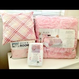 Roxy Pink Twin Comforter Set, 7 pcs. All Brand New